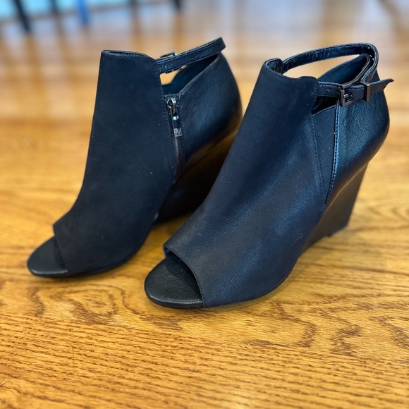 Pelle Moda Black Wedge Booties - Picture 6 of 8